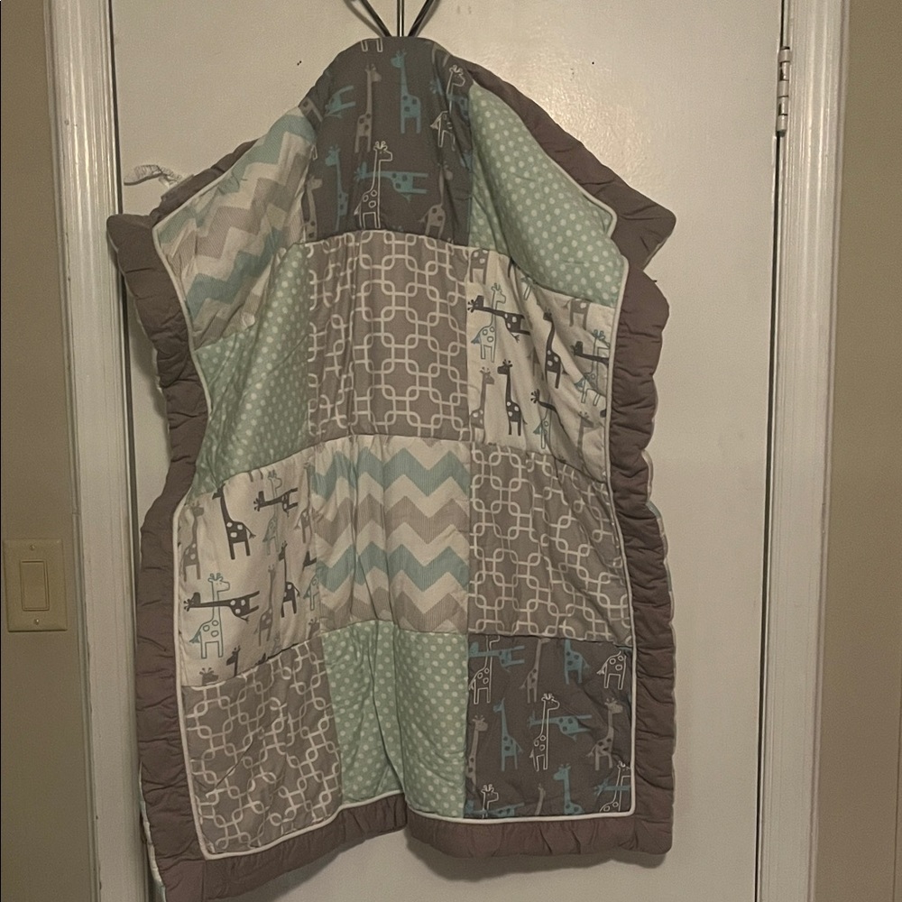 The Peanutshell Kids Cotton Patchwork Giraffe Quilt